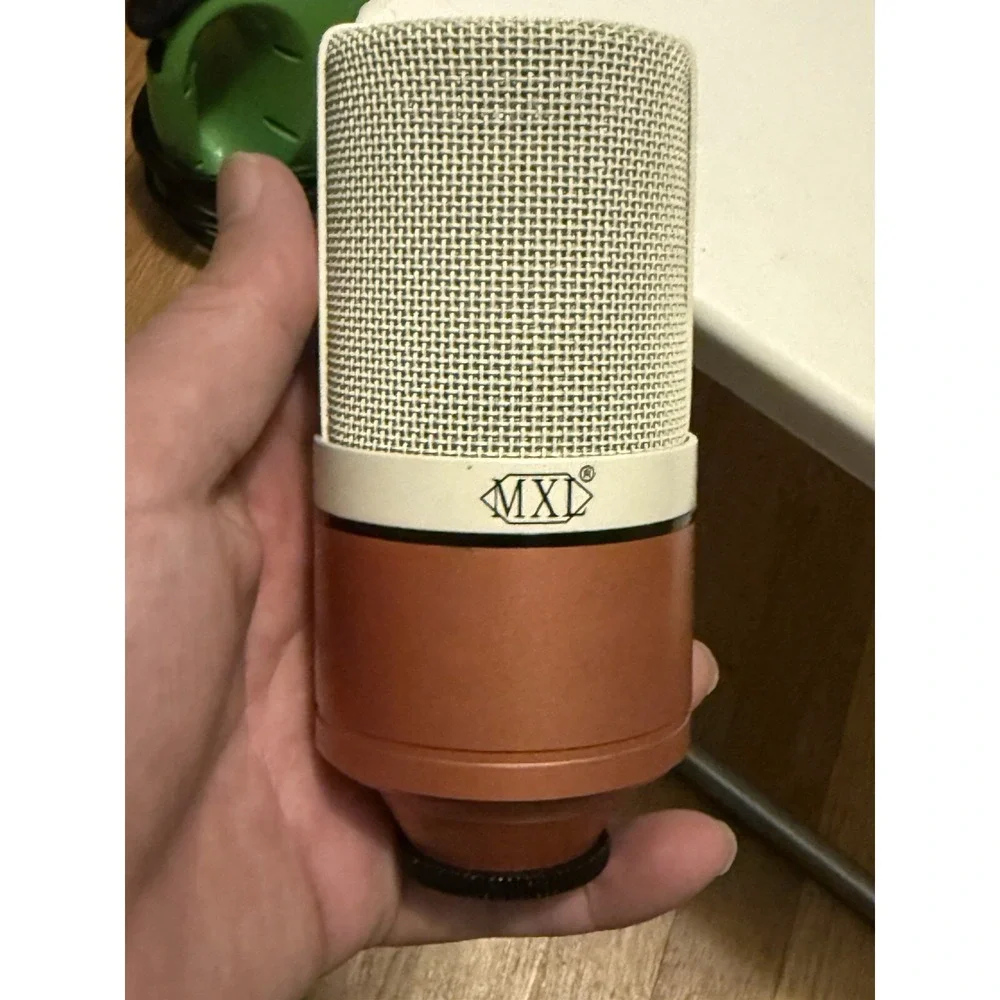 MXL 990 Condenser Wired Professional Microphone ( No Wire)